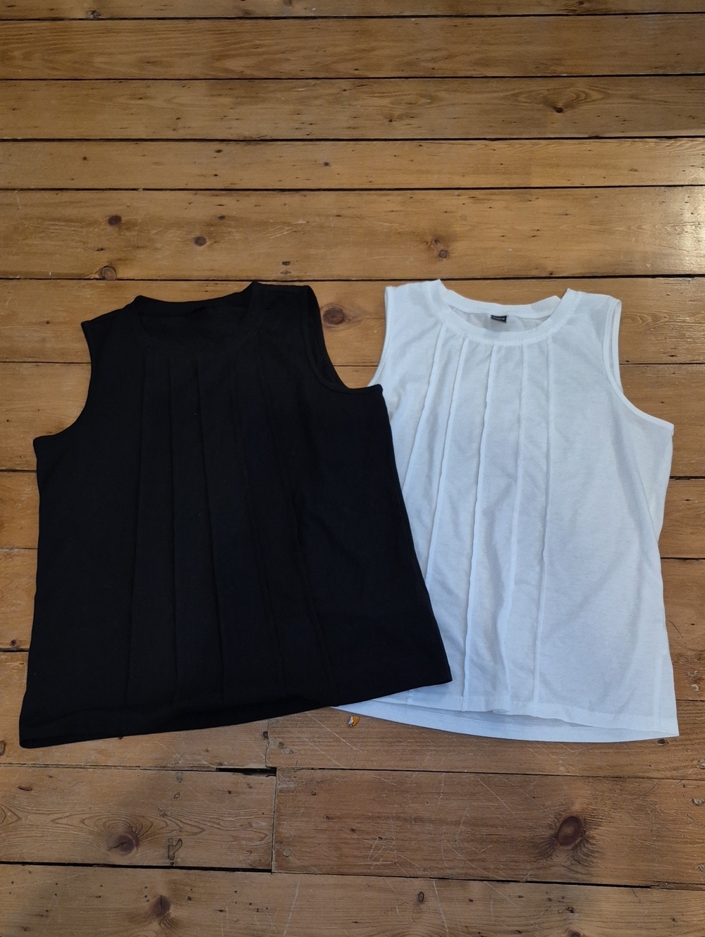 2 For 1 Sleeveless Pleated Tank Top - Black and White